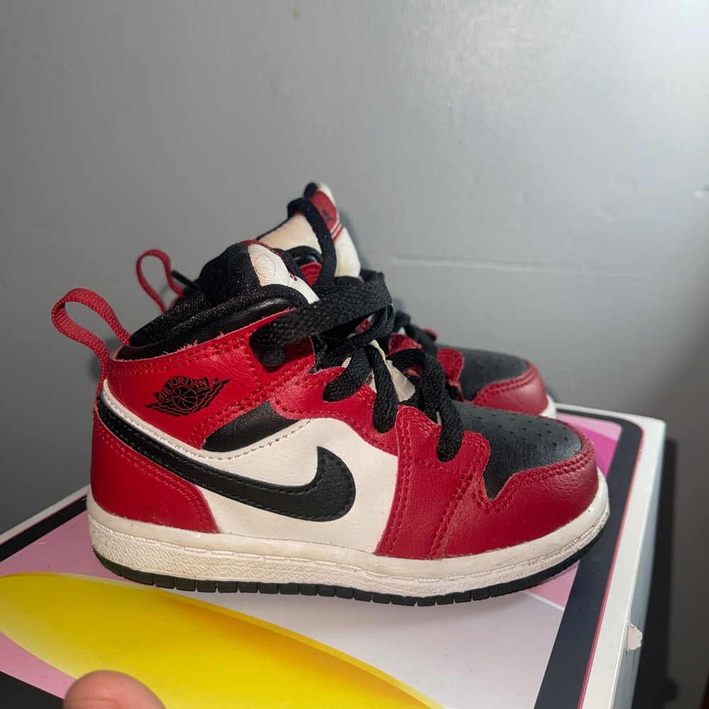 Red, black and white 1s Toddler 7c